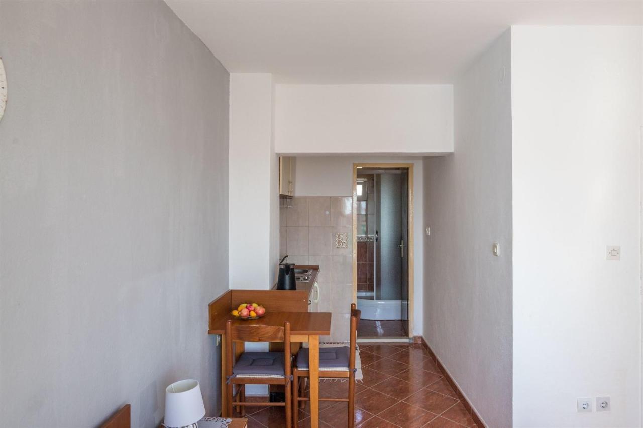 Apartments Tolj Igrane Bagian luar foto