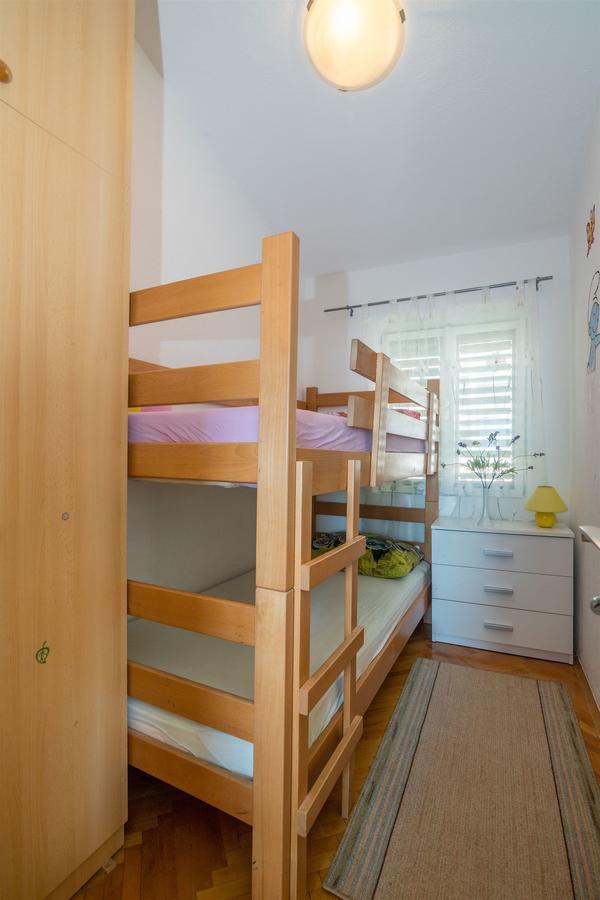 Apartments Tolj Igrane Bagian luar foto